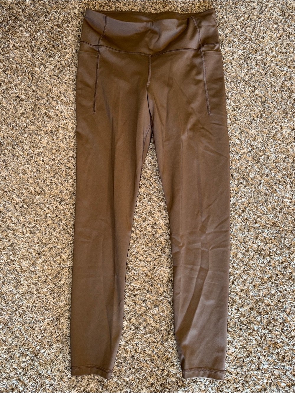 Gap fit mocha/light brown colored leggings with pockets